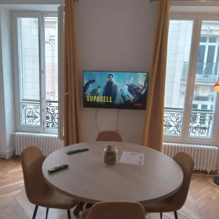 Apartment Mareuil Lumineux Paris