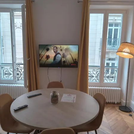 Apartment Mareuil Lumineux Paris
